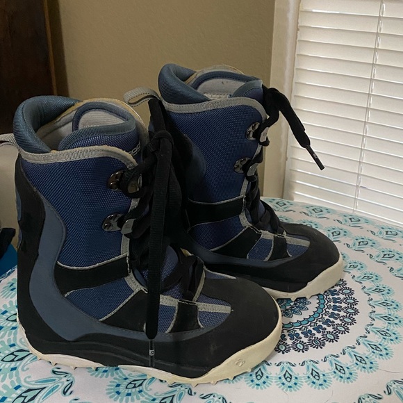 Burton youth snowboarding boots - Picture 3 of 9